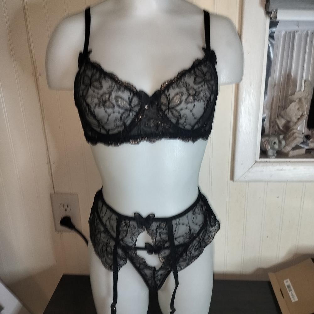 Elegant Black Lace Bra Set